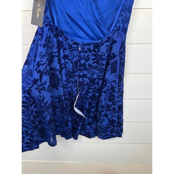 City Studio Blue Velvet Open Back VNeck Sleeveless Dress Size M New with Flaw - Picture 10 of 13